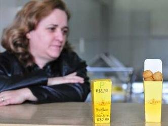 O copo de coxinhas, que custava, que custava R$ 1 há dois anos, agora virou caixinha e custa R$ 1,50 em todas as lojas da franquia - 50% de aumento em 24 meses (foto: Alexandre Guzanshe/EM/D.A Press) O copo de coxinhas, que custava, que custava R$ 1 há dois anos, agora virou caixinha e custa R$ 1,50 em todas as lojas da franquia - 50% de aumento em 24 meses (foto: Alexandre Guzanshe/EM/D.A Press)