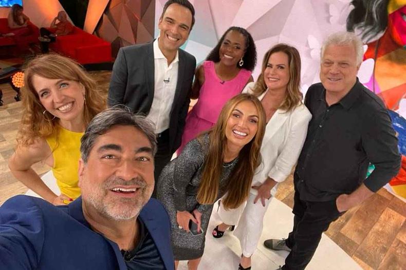 Equipe do Fantstico, na Globo, com Maju Coutinho, Poliana Abritta, Pedro Bial, Zeca Camargo, Renata Ceribelli, Tadeu Schmidt e Patrcia Poeta em homenagem  jornalista Glria Maria