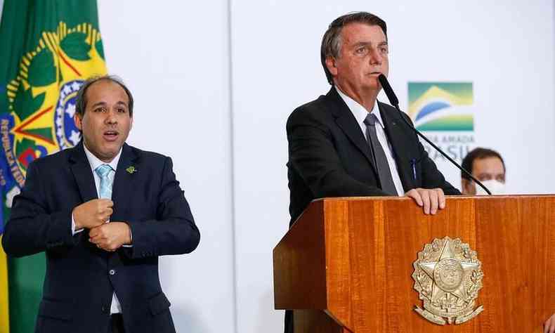 Bolsonaro disse que no pode vetar o fundo de R$ 4 bilhes e espera 'no apanhar' por isso(foto: Alan Santos/PR)
