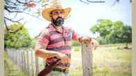 Juliano Cazarré quer mostrar a realidade da vida de peão em 'Pantanal'