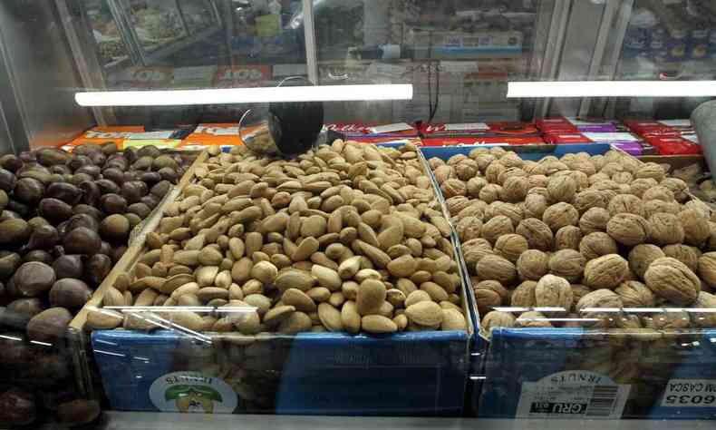 prateleria com frutas secas no Mercado Central