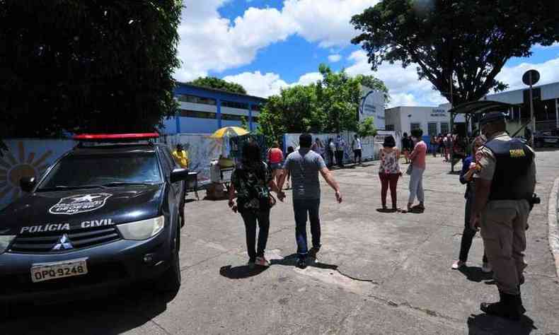 At as 15h deste domingo, 53 eleitores foram presos ou conduzidos pela polcia(foto: Gladyston Rodrigues/EM/D.A. Press)