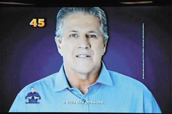 João Leite não fez campanha na rua nesse domingo, mas atacou o adversário pela TV(foto: Euler Júnior/Reprodução TV) João Leite não fez campanha na rua nesse domingo, mas atacou o adversário pela TV(foto: Euler Júnior/Reprodução TV)