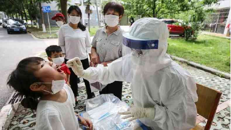 Autoridades chinesas implementaram medidas muito rgidas e usaram ferramentas tecnolgicas controversas para controlar infeces.(foto: AFP)