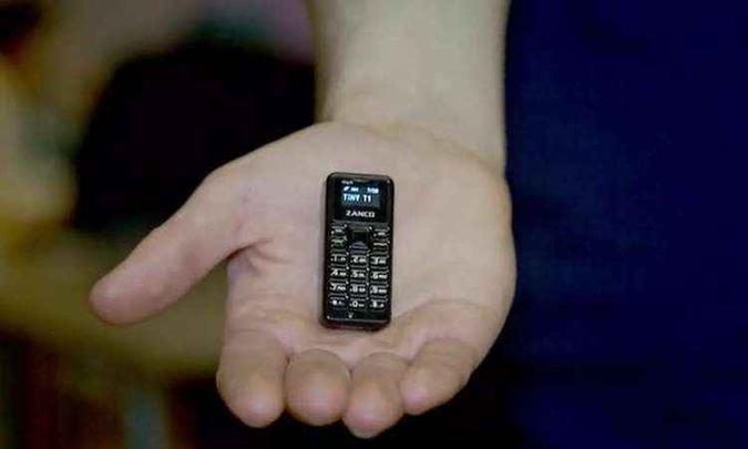 O celular não instala aplicativos, não tem câmera e não conta com muito espaço para carregar arquivos(foto: Reprodução/Vimeo) O celular não instala aplicativos, não tem câmera e não conta com muito espaço para carregar arquivos(foto: Reprodução/Vimeo)