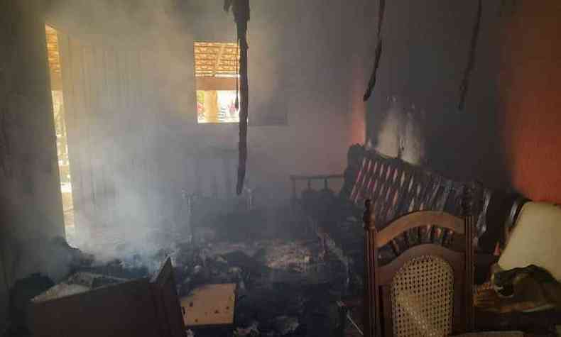 Homem teria prometido, ainda, matar o prprio irmo(foto: Corpo de Bombeiros de Arax/Divulgao)