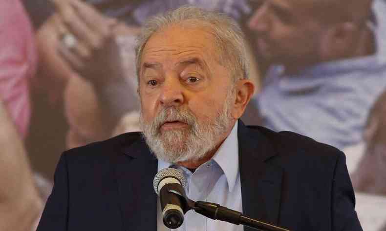 Lula durante entrevista coletiva em maro deste ano(foto: Miguel Schincariol/AFP)