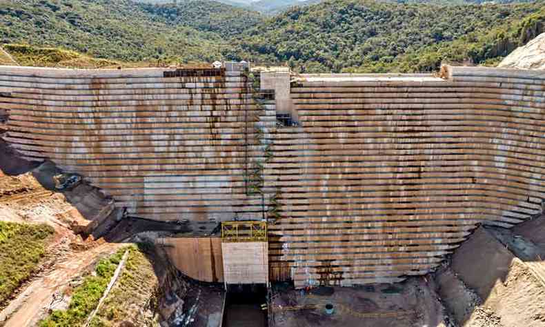 Barreira de concreto na regio de Forquilha 3  a ltima construda abaixo de represas em mais alto nvel de alerta(foto: Vale/Divulgao)