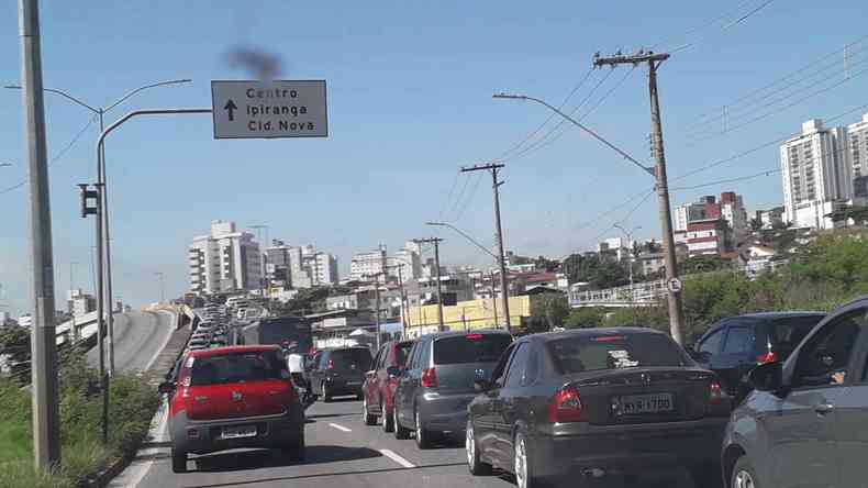 Greve dos rodovirios em Belo Horizonte retira nibus das ruas e piora transito da capital transito congestionado na Avenida Cristiano machado