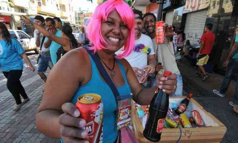 A vendedora Regiane Ferreira durante o carnaval deste ano(foto: Rodrigo Clemente/EM/D.A Press)
