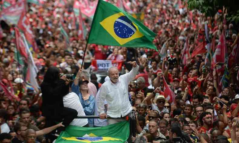 Lula durante ato poltico na Praa da Liberdade