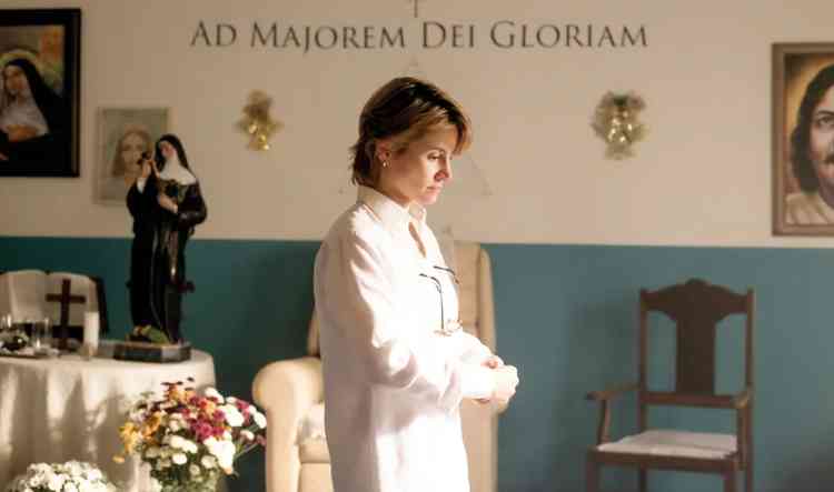Atriz Bianca Comparato caracterizada como Carmem na obra 'Joo sem Deus - a queda de Abadinia'