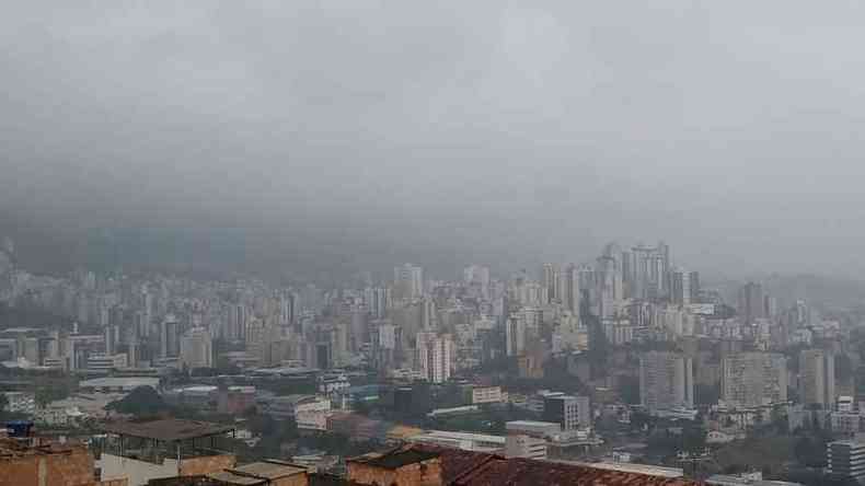 Tempo chuvoso em Belo Horizonte. Vista do Bairro Estoril(foto: Juarez Rodrigues/EM/D.A Press)