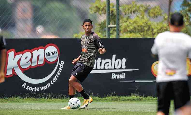 Destaque no jogo com o Gois, o jovem Savinho deve entrar hoje contra equipe carioca, que ter jogadores poupados (foto: Bruno Contini/Atltico)