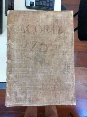 Livro de Acrdos traz manuscritos do sculo 18 e marca a 'data de nascimento' do rgo que preserva a histria da evoluo da cidade(foto: FRED BOTTREL/EM/D.A PRESS)