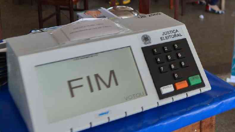 Tribunal Regional Eleitoral faz demonstraes da urna biomtrica no fim de semana no Distrito Federal, para familiarizar o eleitor com a urna eletrnica