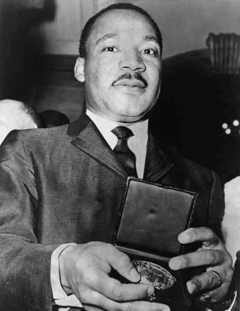 Martin Luther King recebendo seu Nobel da Paz