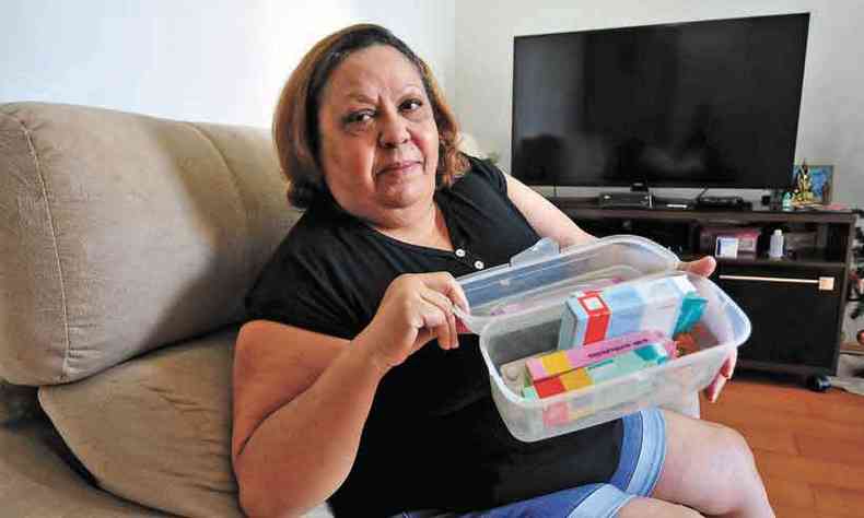 Com medo da pandemia, a contadora aposentada Waltemicir Isabel Jos de Souza, de 67 anos, tem evitado sair de casa para fazer um checape(foto: Gladyston Rodrigues/EM/D.A Press - 25/11/20)