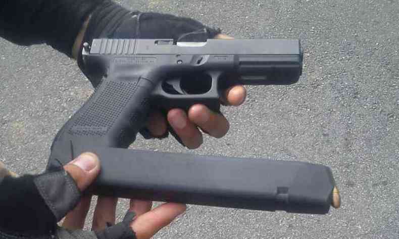 Junto com Pedro foi encontrada pistola Glock 9mm(foto: Divulgao/PMMG)