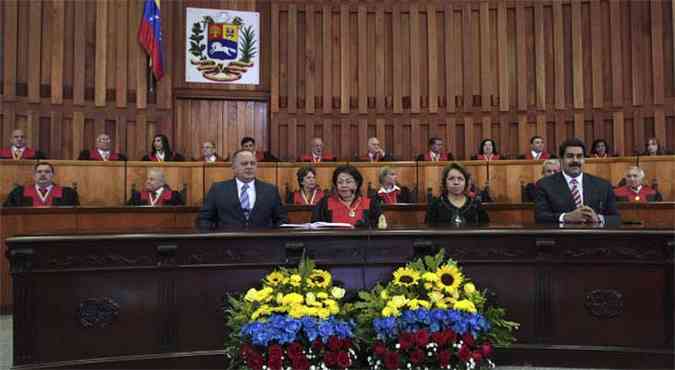 A suprema corte da Venezuela aprovou a posse de Maduro como presidente at o fim das novas eleies(foto: REUTERS/Miraflores Palace)