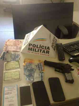 Os assaltantes levaram uma televiso de um motel(foto: Polcia Militar/Divulgao)