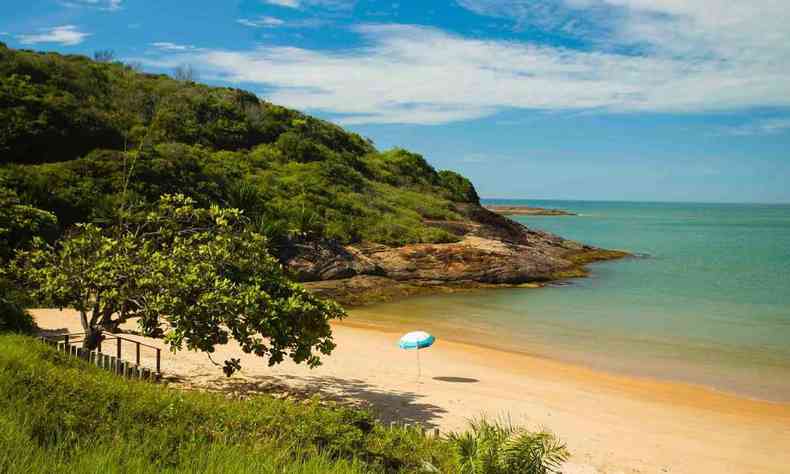 vista da praia da bacutia, em Guarapari ES