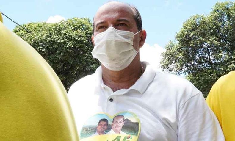 O prefeito André Merlo durante carreata de sua campanha, no sábado (7/11). Ele é candidato à reeleição(foto: Reprodução facebook André Merlo) O prefeito André Merlo durante carreata de sua campanha, no sábado (7/11). Ele é candidato à reeleição(foto: Reprodução facebook André Merlo)