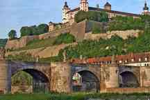 Destruíram a linda cidade medieval alemã de Wurzburg