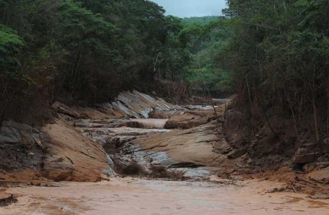 Lama atingiu uma área de 1.775 hectares, o que corresponde a 17 quilômetros quadrados dos municípios(foto: Tulio Santos/EM/D.A Press) Lama atingiu uma área de 1.775 hectares, o que corresponde a 17 quilômetros quadrados dos municípios(foto: Tulio Santos/EM/D.A Press)