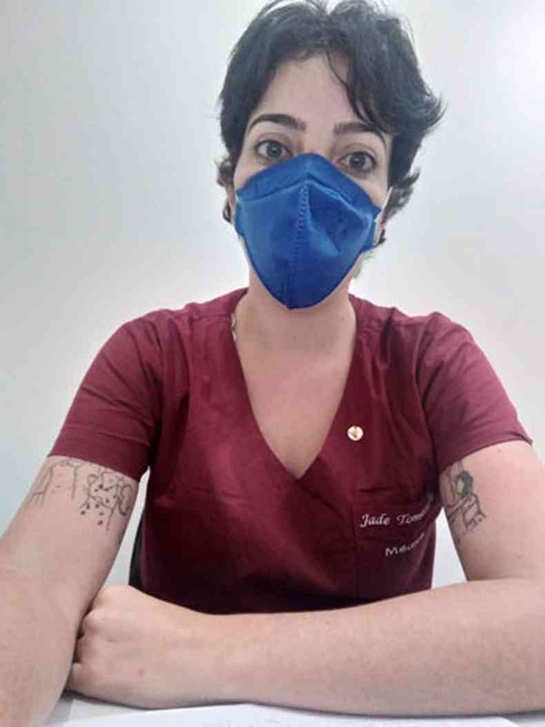 Jade Tomazelli, médica generalista, atua no pronto-atendimento em Uberlândia(foto: Arquivo pessoal)
