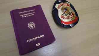 Indivduo teve o passaporte retido pelos policias (foto: Polcia Federal/ Divulgao)