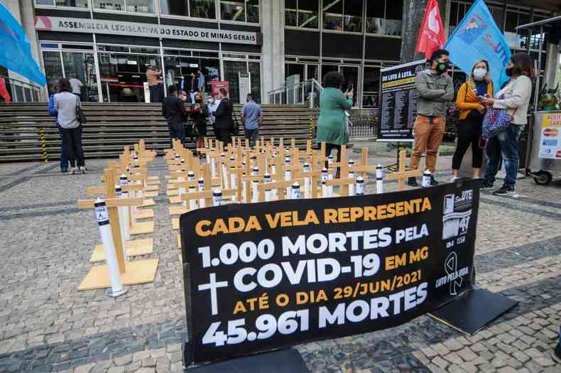 Ato denuncia falta de condies de trabalho adequadas aos profissionais de educao(foto: Leandro Couri/EM/DA Press)
