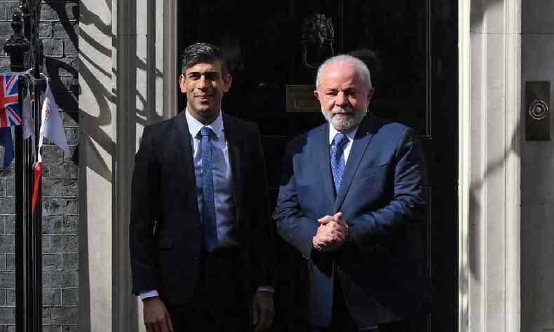 O primeiro-ministro da Gr-Bretanha, Rishi Sunak, recebe o presidente do Brasil, Luiz Incio Lula da Silva, em Downing Street, no centro de Londres