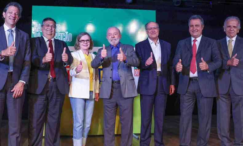 Lula e futuros ministros em coletiva