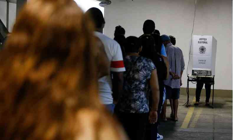 Eleitores da Rocinha encontram longas filas para votar em 7/10/18 