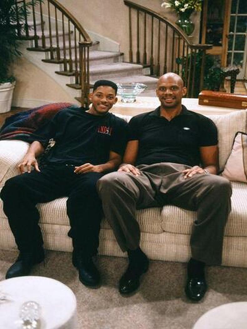 O ator Will Smith e o ex-jogador de basquete Kareem Abdul-Jabbar no set de gravao da srie Um Maluco no Pedao 