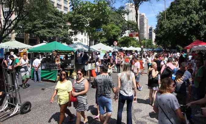 A feira da Afonso Pena voltou a ficar cheia no domingo(foto: Edesio Ferreira/EM / D.A. Press)