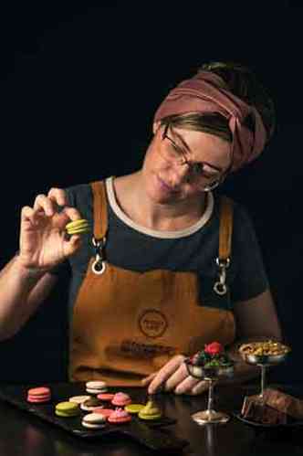 Dbora Vieira, da Chocolate Lab, foi uma das primeiras confeiteiras do Brasil a conseguir fazer macarons veganos(foto: Cacau Mdia/Divulgao)