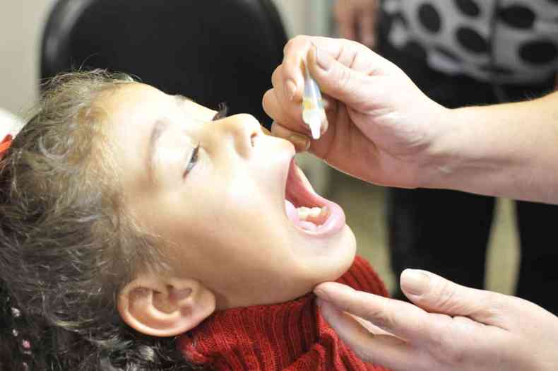 Menos da metade das crianas de at 4 anos recebeu a vacina contra a poliomielite. Por isso, a campanha foi prorrogada at 20 de novembro(foto: Juarez Rodrigues/EM/D.A Press)