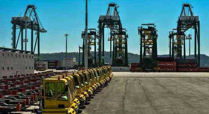 Mega porto de Mariel, feito com investimento brasileiro, ser a porta de entrada para novos projetos capitalistas na ilha comunista(foto: AFP PHOTO / ADALBERTO ROQUE )