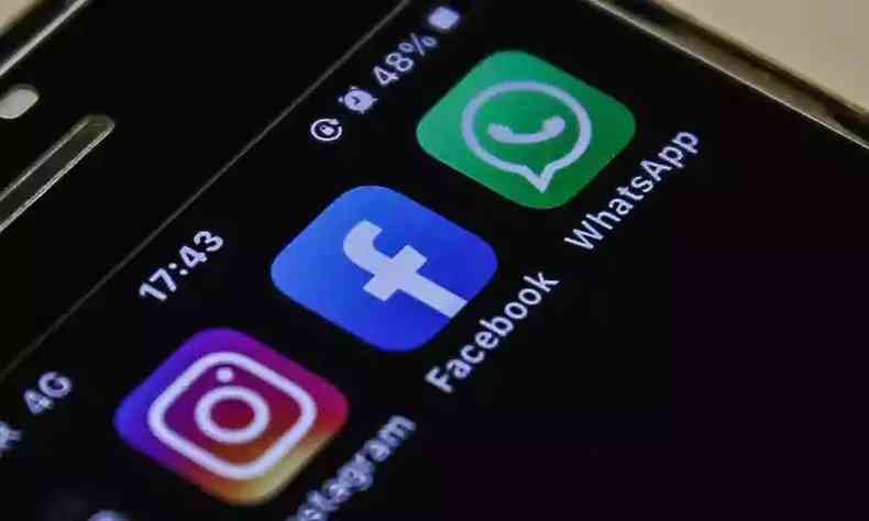 Celular exibe logos do Instagram Facebook e Whatsapp
