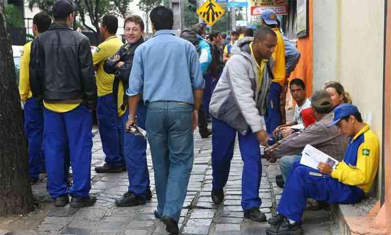 A greve tambm servir para protestar contra as alteraes no Plano de Cargos, Carreiras e Salrios (PCCS)(foto: Aniele Nascimento / Gazeta do Povo)