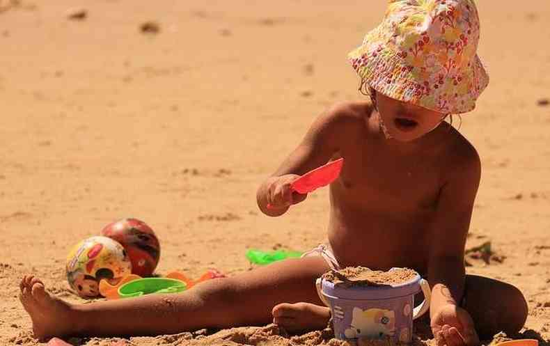 Criana na praia