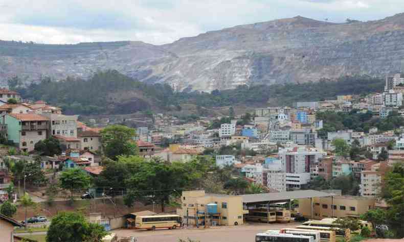 Alarme foi ouvido em bairros que ficam abaixo de barragens da Vale em Itabira(foto: Jair Amaral/EM/D.A Press - 17/10/2012)