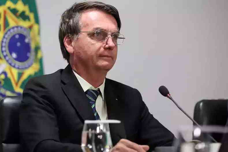 Entre os nomes que tiveram informaes sigilosas reveladas esto o presidente Jair Bolsonaro (foto) e os filhos Flvio, Carlos e Eduardo(foto: Marcos Corra/PR)