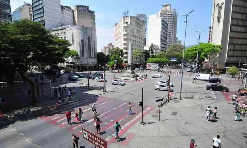 Movimento na Praa Sete, em Belo Horizonte. Minas Gerais computa 252.263 diagnsticos e 6.276 mortes pela COVID-19(foto: Gladyston Rodrigues/EM/D.A Press)
