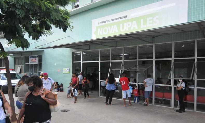 Movimento na porta da UPA Leste, Bairro Vera Cruz em BH