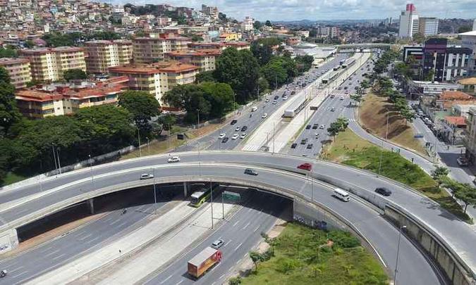 Viaduto Angola faz a ligação entre os Bairros Lagoinha e São Cristóvão (foto: Edésio Ferreira/ EM/ D.A Press) Viaduto Angola faz a ligação entre os Bairros Lagoinha e São Cristóvão (foto: Edésio Ferreira/ EM/ D.A Press)