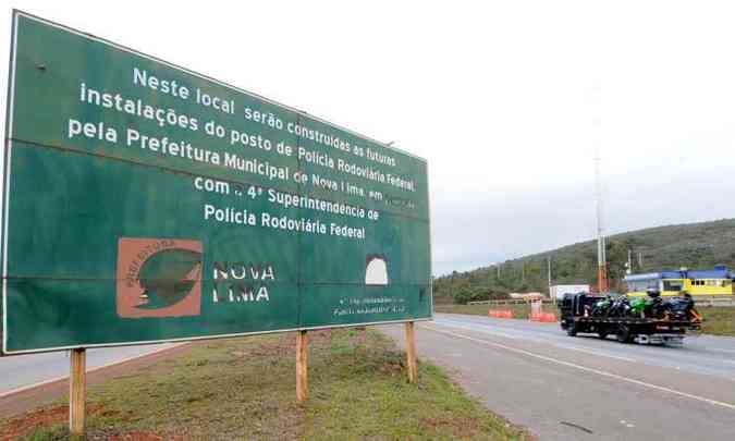 Placa colocada em 2012 no posto de Nova Lima da BR-040 se tornou smbolo do descaso na rodovia(foto: Beto Novaes/EM/D.A PRESS)
