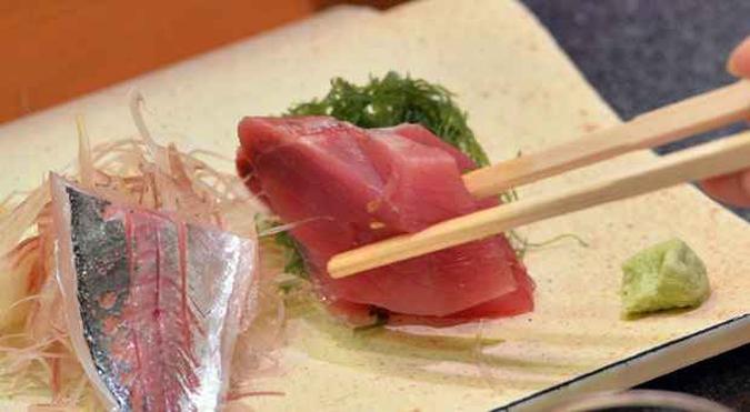 As vendas em rodzios'kaiten' sushi cresceram 20% nos ltimos cinco anos(foto: AFP PHOTO / Yoshikazu TSUNO )